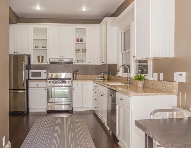 Building Photo - 1419 E Denny Way