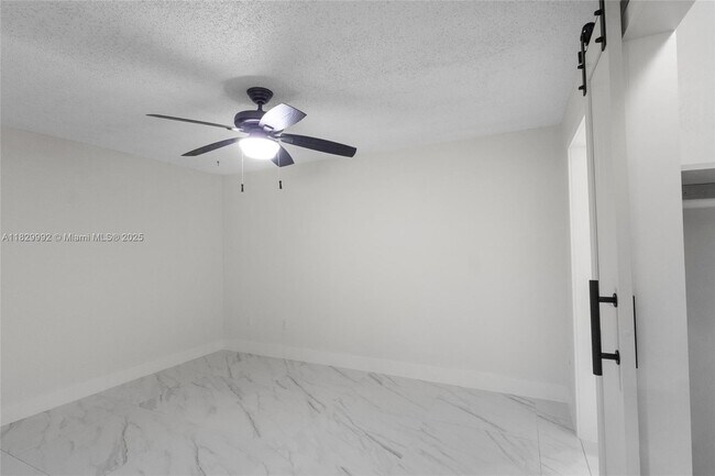 Building Photo - 2515 W 65th St