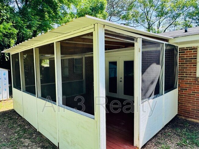 Building Photo - 544 Green Ridge Rd