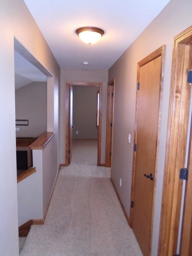 Building Photo - Beautiful Home Great Location