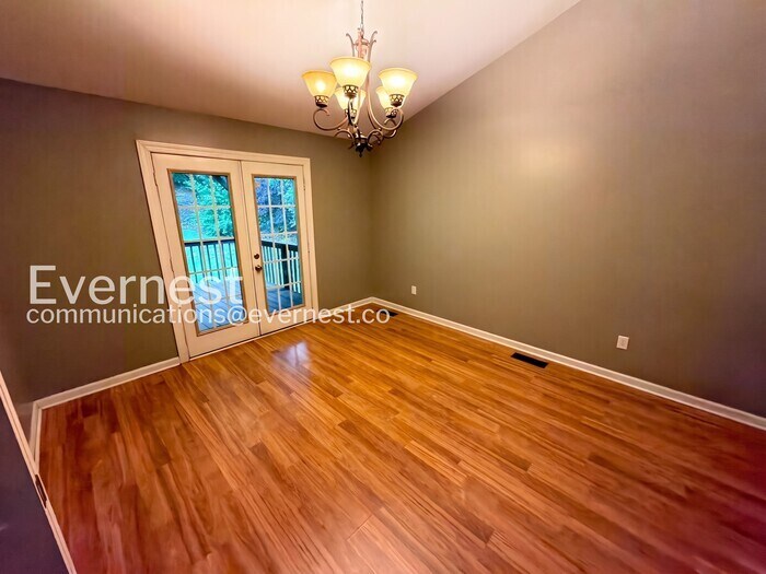 Building Photo - 716 Brookview Dr