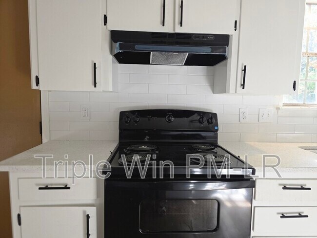 Building Photo - 5505 Crescent Dr