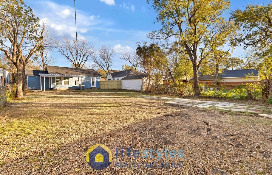 Building Photo - 717 Bonham St