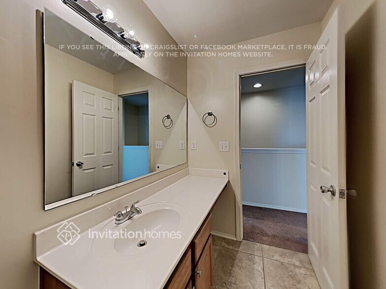 Building Photo - 120 Tulip Dr