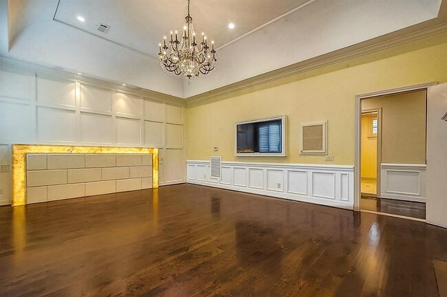 Building Photo - 5559 Holly Springs Dr