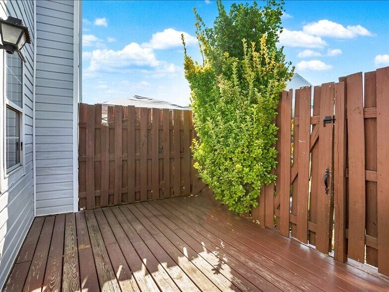 Building Photo - 809 Old Silver Spring Rd