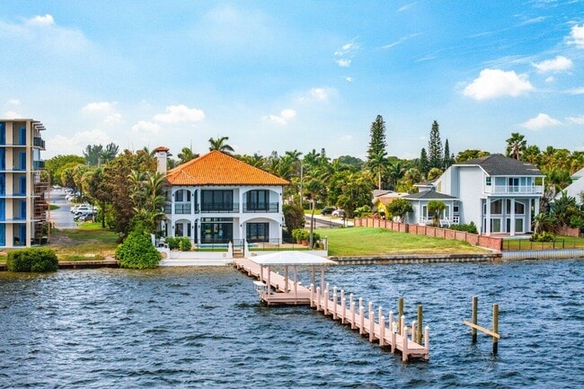 Building Photo - 1 1st Ave S