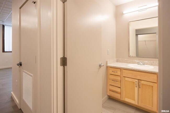 Building Photo - 509 9th St