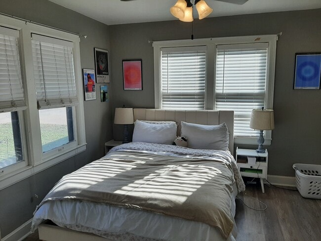 Building Photo - 512 S Stanley St