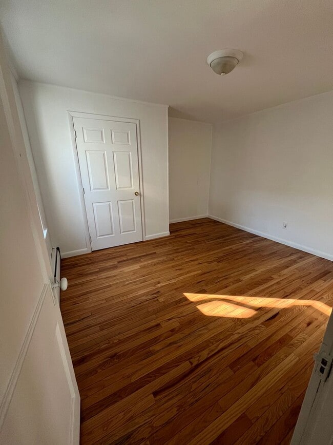 Building Photo - 3 Bedroom, 2 Bathroom Single Family Home i...