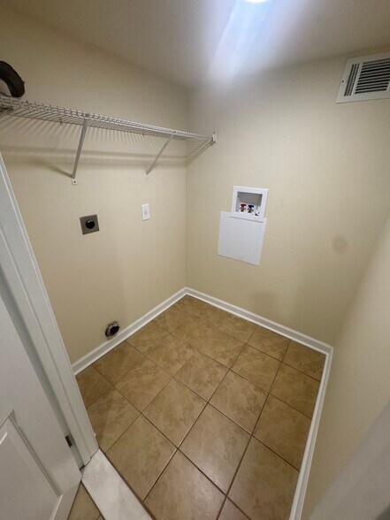 Building Photo - 2600 Duanesburg Rd