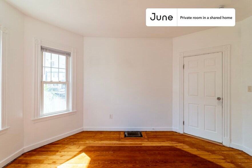 Building Photo - Room in Shared 4 bed/1 bath home