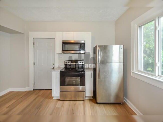 Building Photo - 608 N Oakland Ave