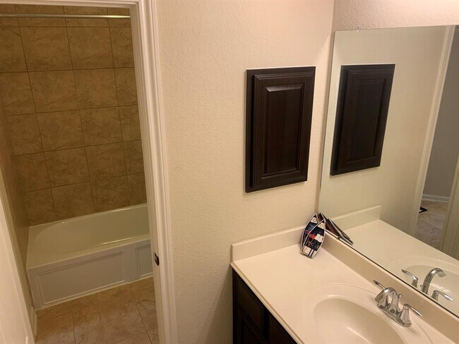 Building Photo - 6819 Hunters Trace Ln