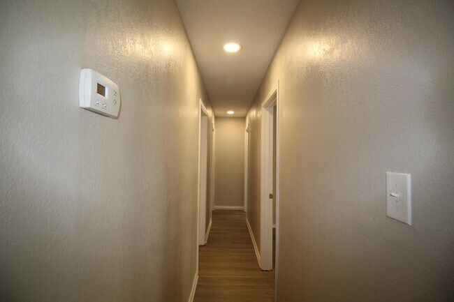 Building Photo - 128 Pierce Dr
