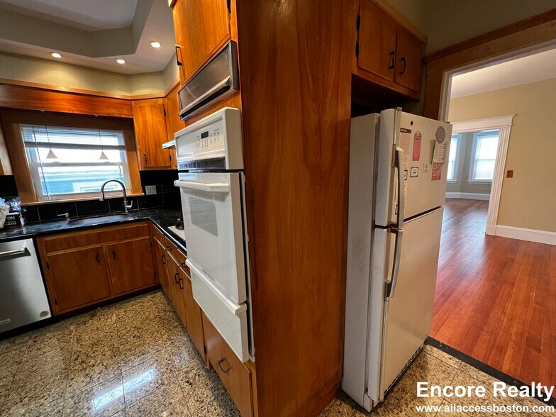 Building Photo - 248 Summer St