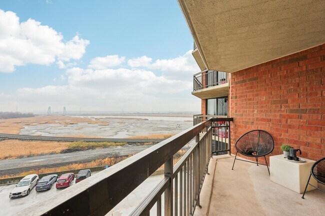 Building Photo - 530 Harmon Cove Tower