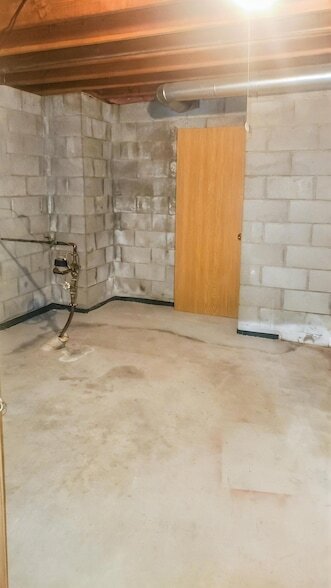 Building Photo - 9 Heights Rd NE