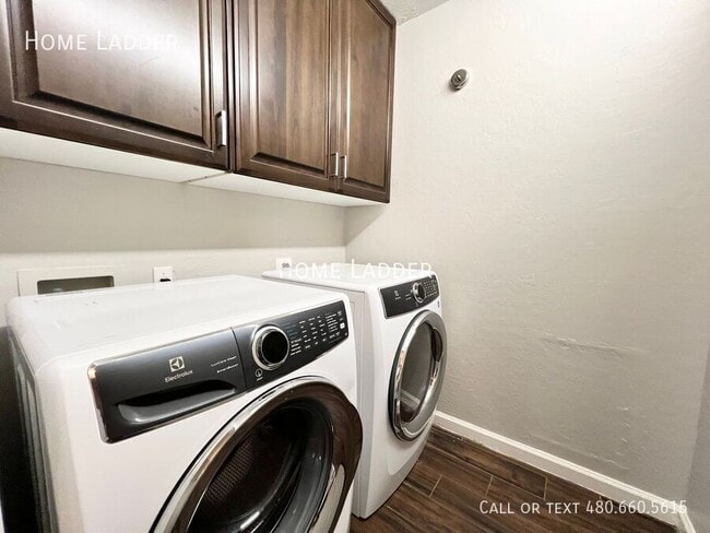 Building Photo - 1739 S Abilene Dr