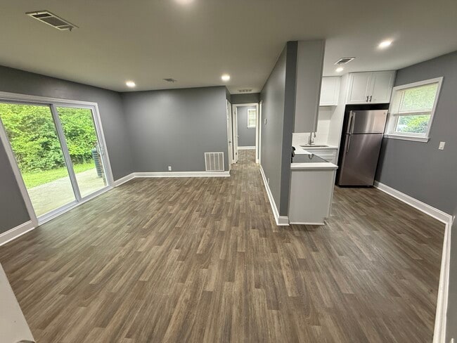 Building Photo - 1512 Waverly Way