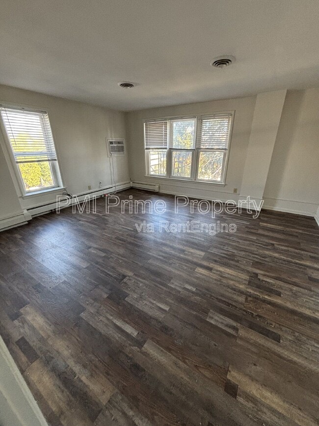 Primary Photo - 1571 Morris Ave