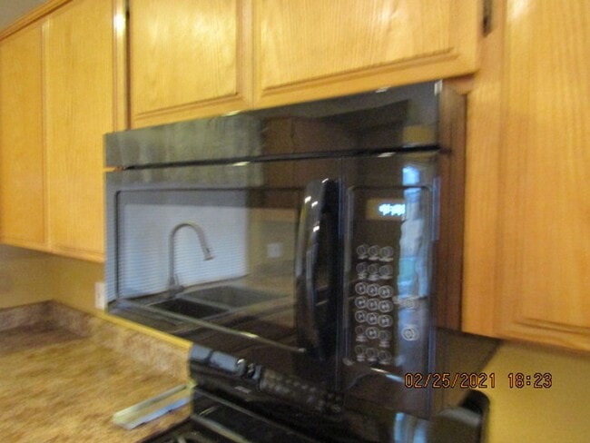 Building Photo - 3 bedroom 2 bathroom at the End of the cul-de-sac Home with RV Parking