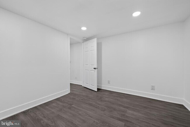 Building Photo - 807 N 42nd St
