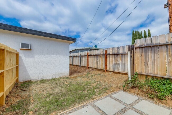 Building Photo - Valley Village