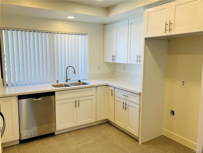 Building Photo - 5 Wild Goose Ct