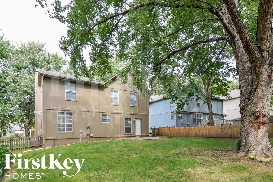 Building Photo - 1424 N Lucy Montgomery Way