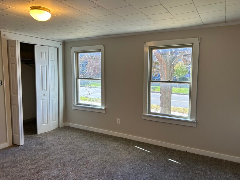 Building Photo - 215 W 1st St S