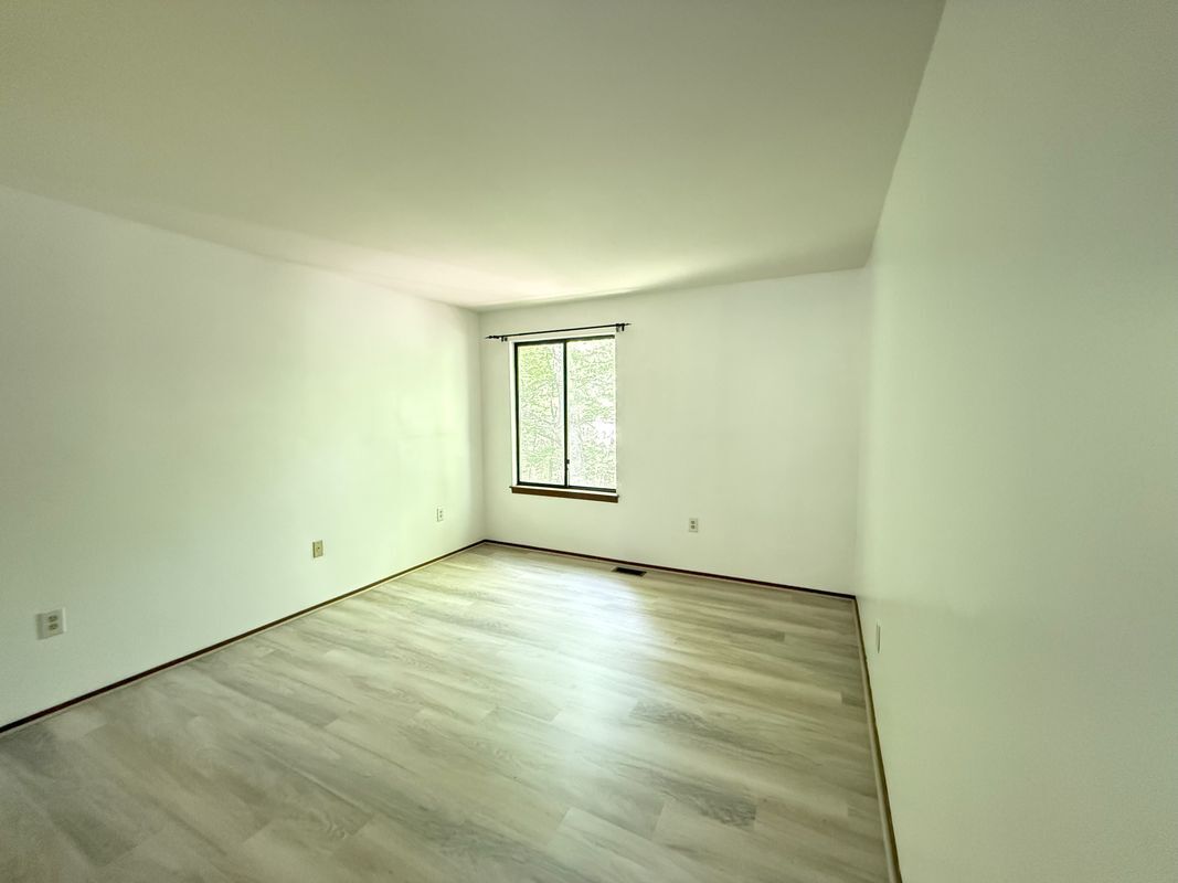 Building Photo - 134 English Ct