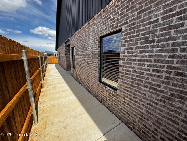Building Photo - 10917 Abbeville Ave