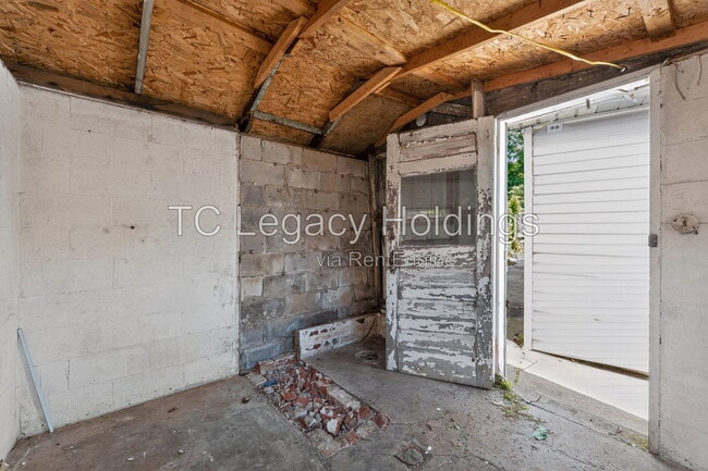 Building Photo - 87 Crisfield St