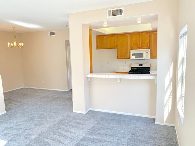 Building Photo - 1014 S Rossano Way