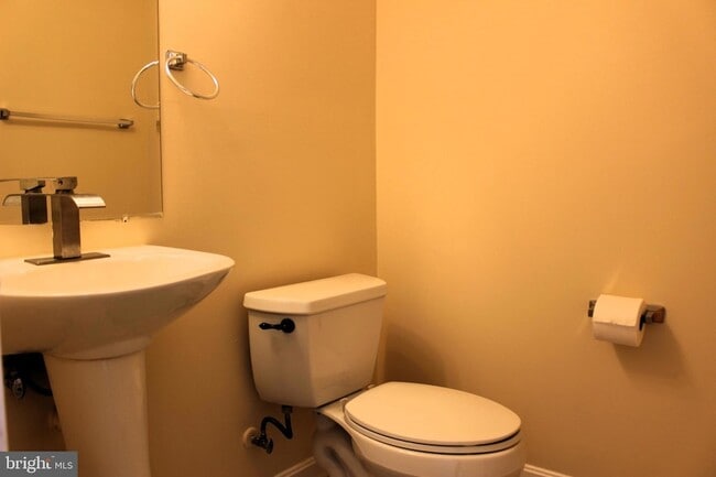 Building Photo - 42856 Golf View Dr