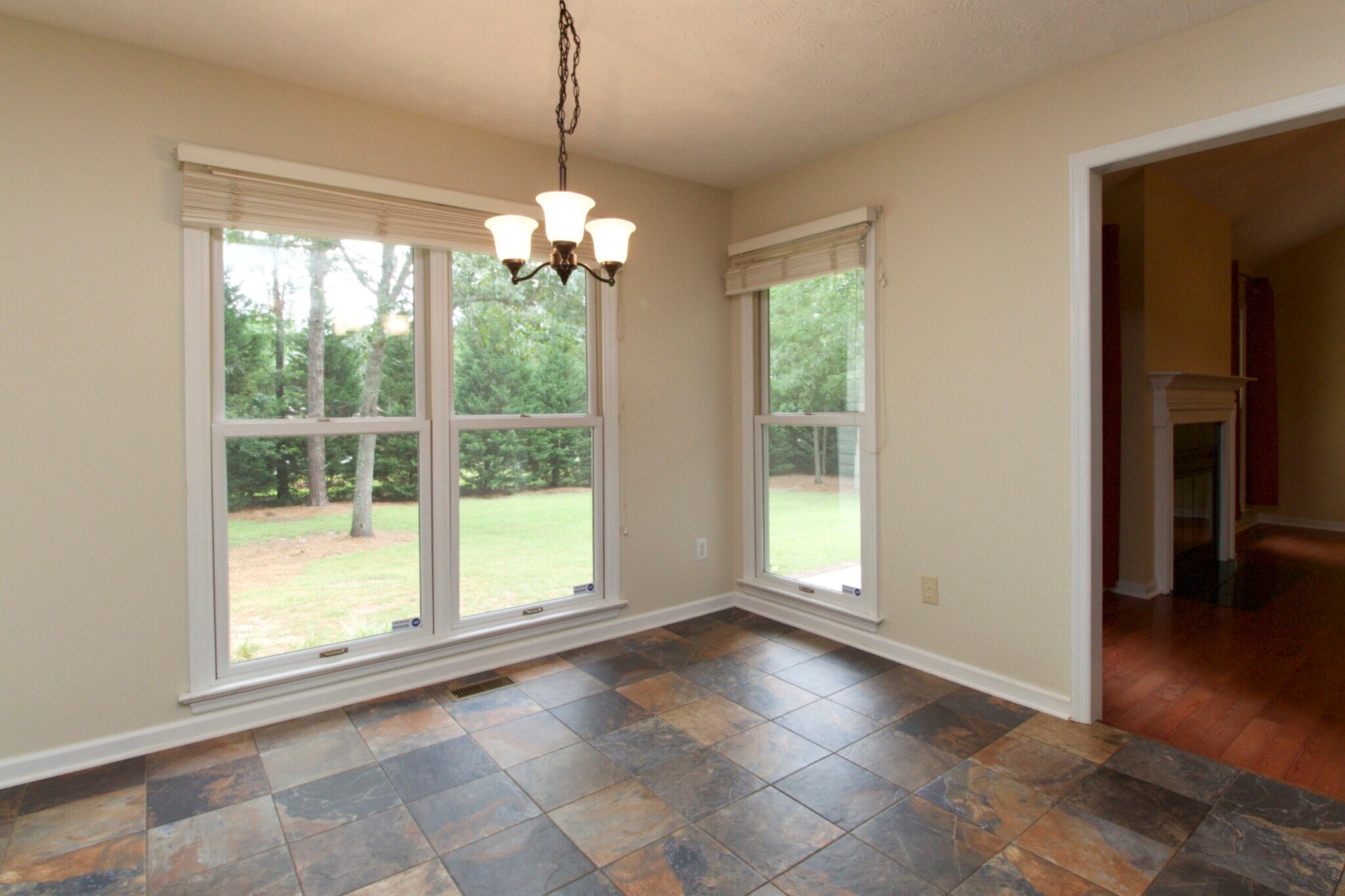 Breakfast nook - 121 Rothbury Dr