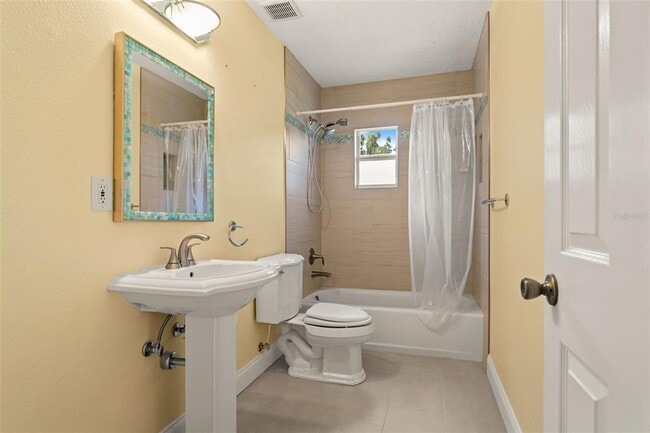 Building Photo - 2725 N Myrtle Ave