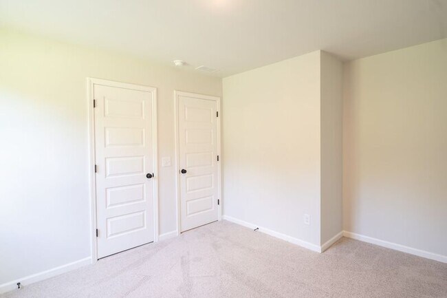 Building Photo - 142 Geranium Wy