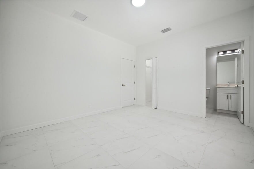 Building Photo - 1009 14th St