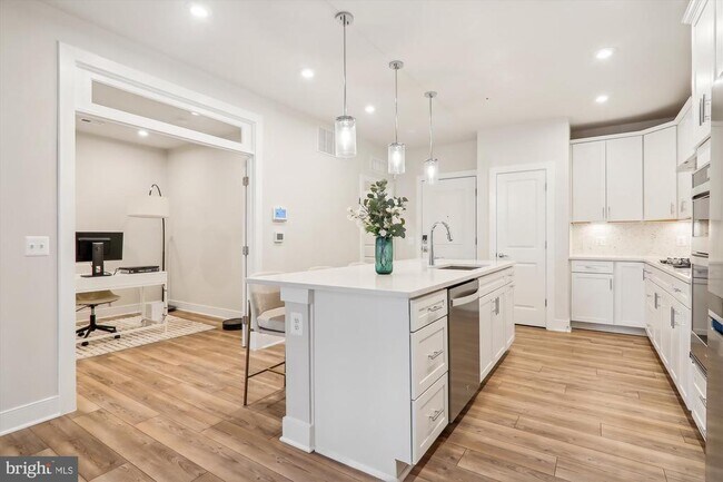 Building Photo - 104 St Ives Pl