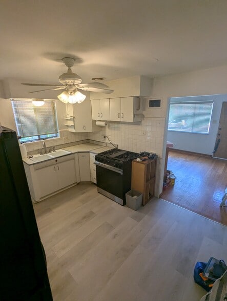 Kitchen - 1144 Edward Ter