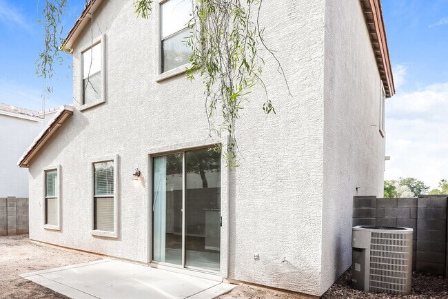 Building Photo - 1225 S Mansard