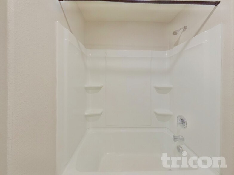 Building Photo - 2124 Southlea Dr