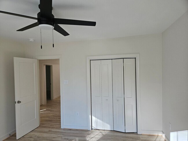 Building Photo - Like Brand New 3 Bedroom 2 Bath Home in Sandston!