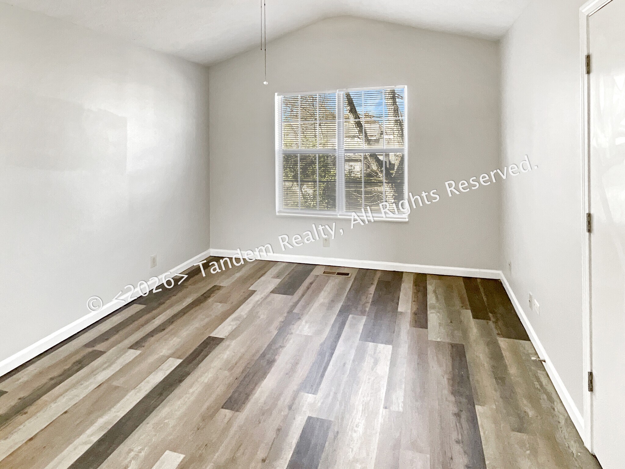 Building Photo - 512 Selsey Ct S