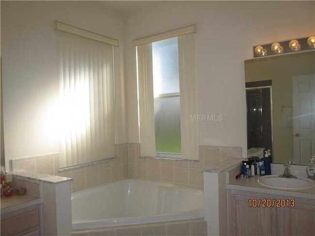 Building Photo - PRISTINE 3/2 one story home in Errol Estates!