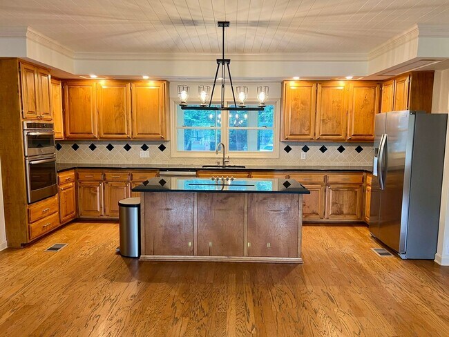 Building Photo - 1302 Honeywood Pl