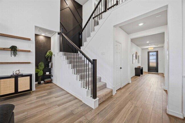 Building Photo - 2940 Golden Dust Dr