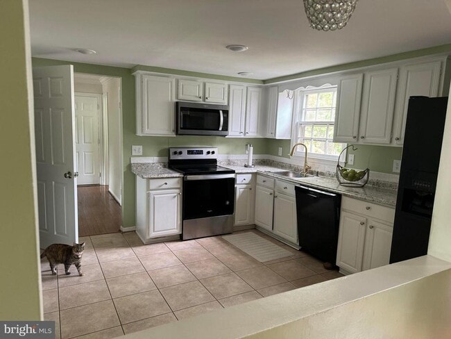 Building Photo - 12461 Hedges Run Dr